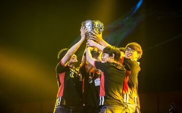 你的孩子一直在玩游戏吗？专家指出，电子产品的使用时间应严格控制